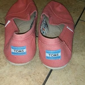Tom's